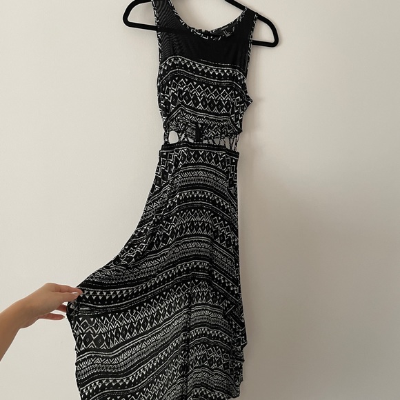 High-low beach dress with tribal print - Picture 7 of 8